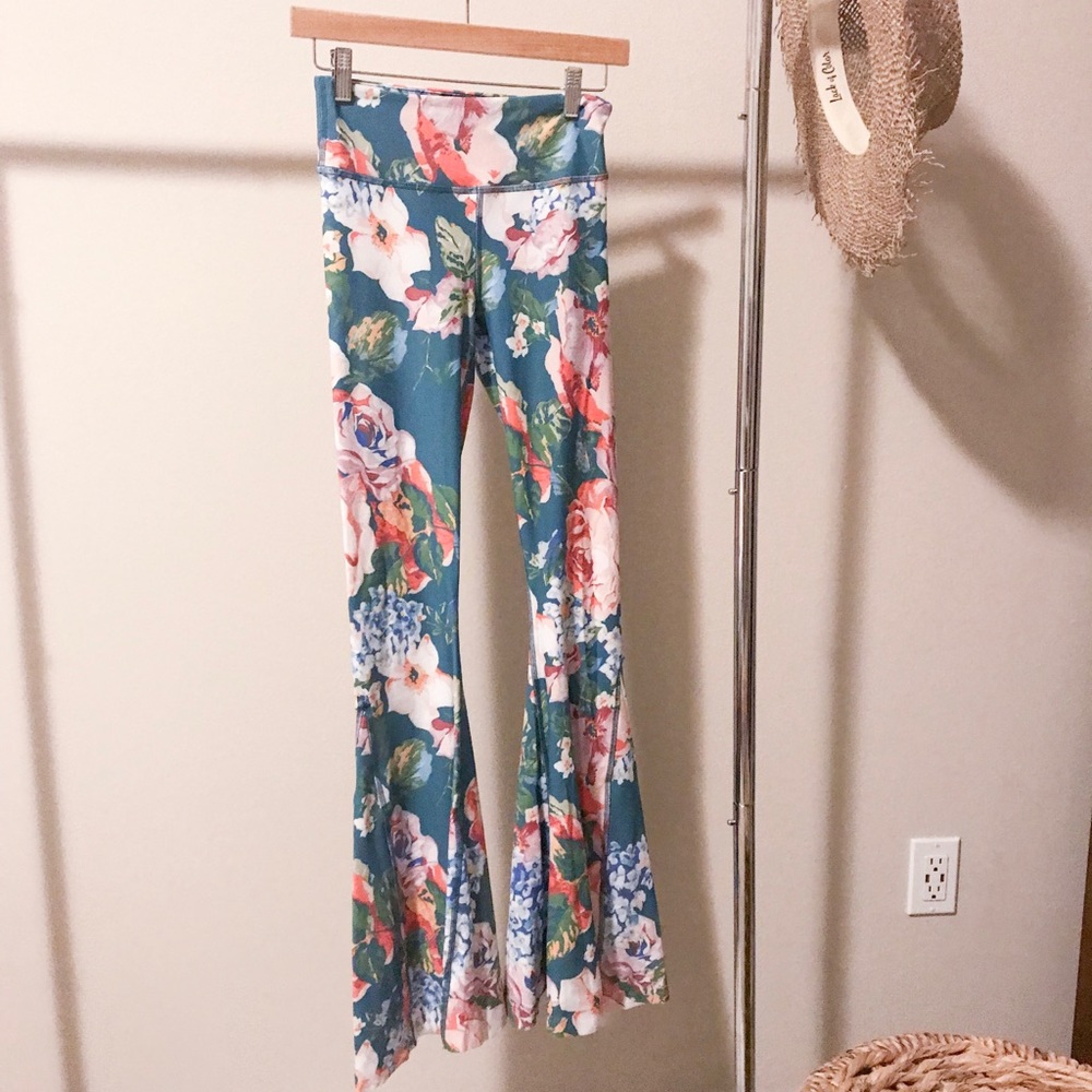 Mumu Moves Yoga Flares